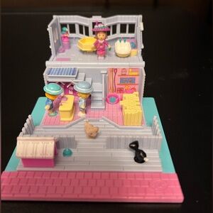 Vintage 1993 Bluebird Polly Pocket Pet Shop playset